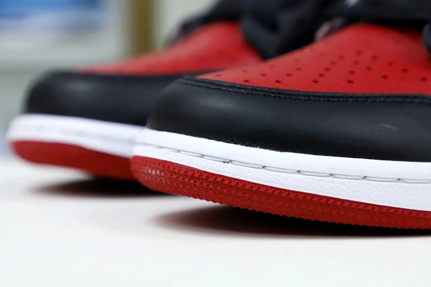 RETRO JORDAN 1 AIR 'BRED' HIGH OG 1011